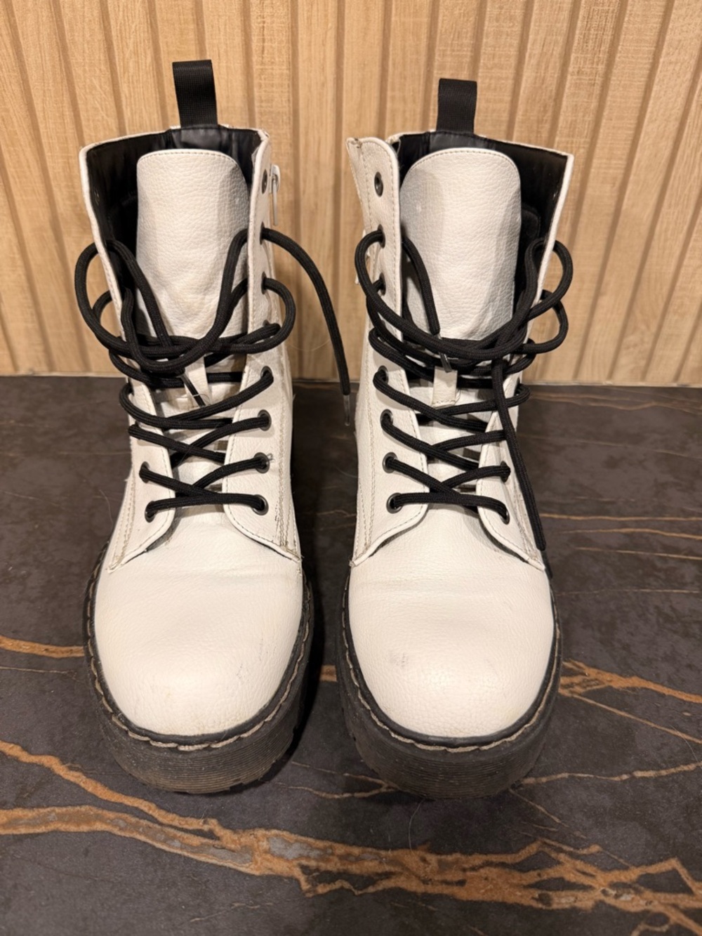 Sincerely Jules Harley White Lace-Up Combat Boots with Black Laces - size 9.5